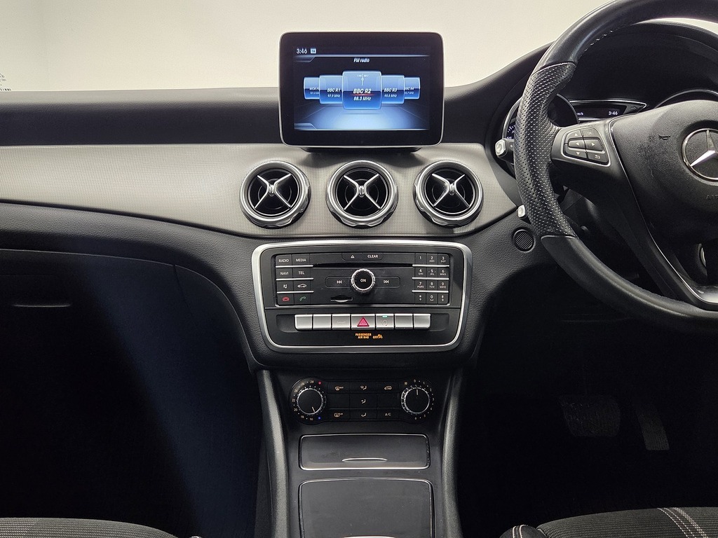 Mercedes-Benz GLA Class Se #24