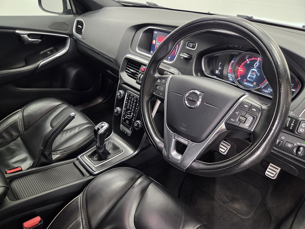 Volvo V40 2.0 D4 R-design Pro Hatchback Eu Black #4