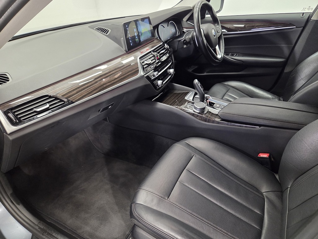 BMW 5 Series Black #8