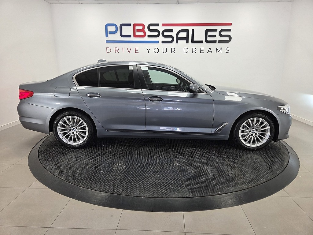 BMW 5 Series Black #16