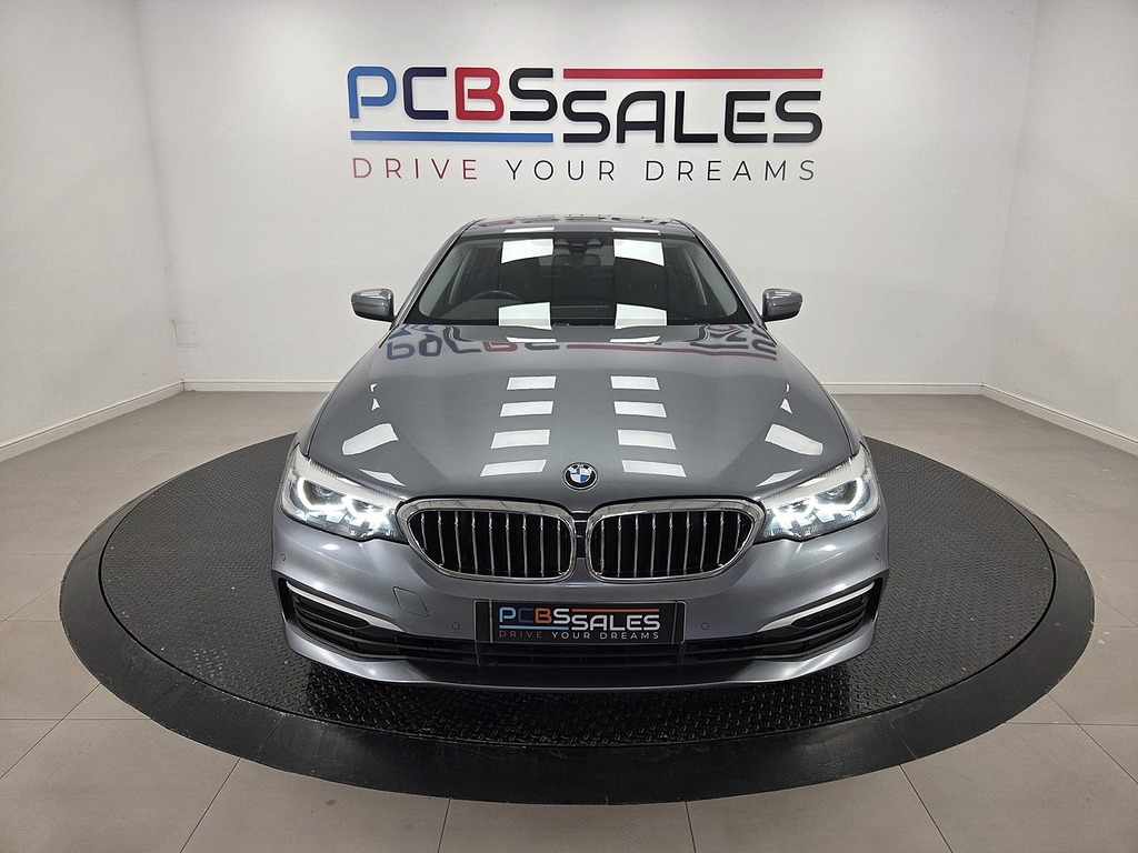 BMW 5 Series Black #14