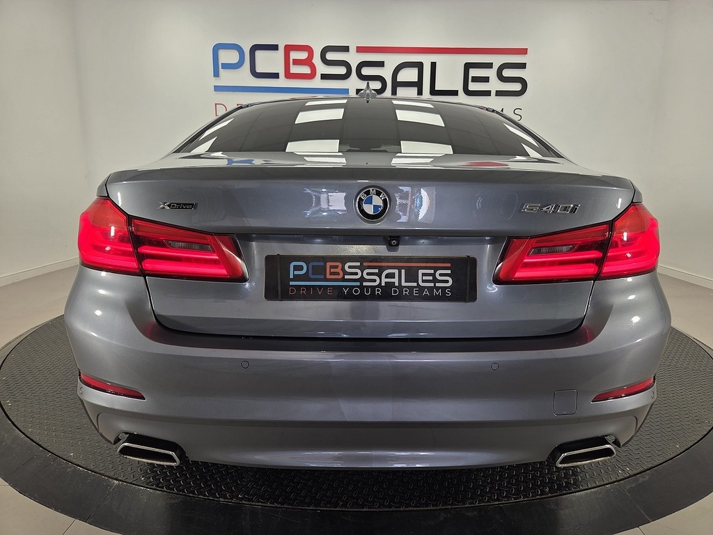 BMW 5 Series Black #19