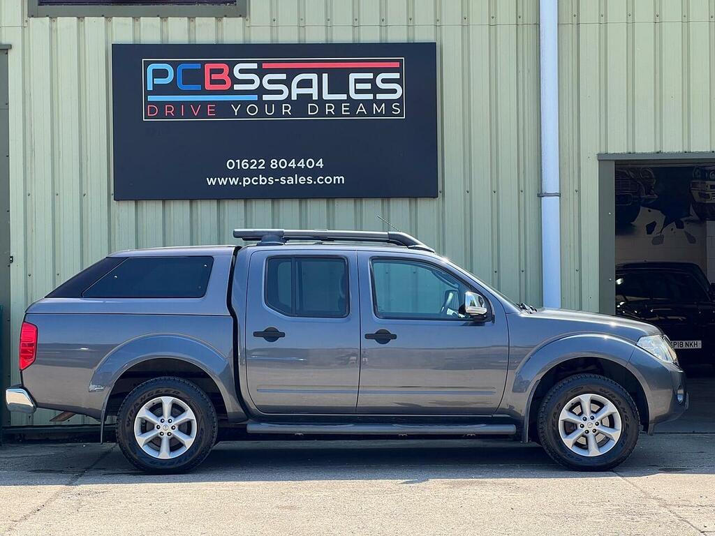 Nissan Navara Tekna Black #7