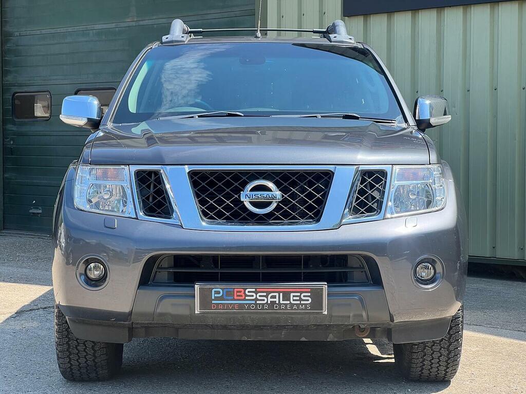 Nissan Navara 2.5 Dci Tekna Pickup Double Cab 4W Grey #2