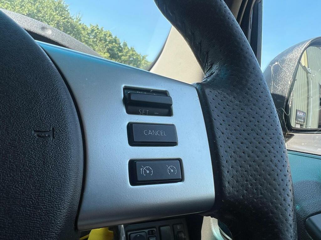 Nissan Navara Tekna Black #12