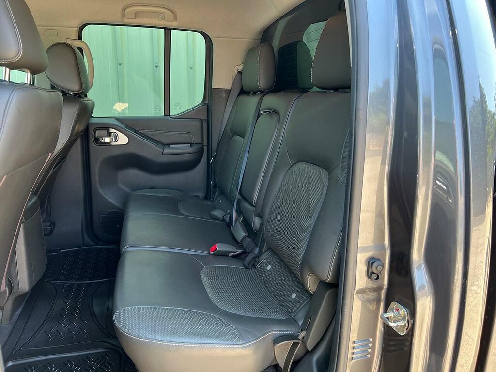 Nissan Navara Tekna Black #22