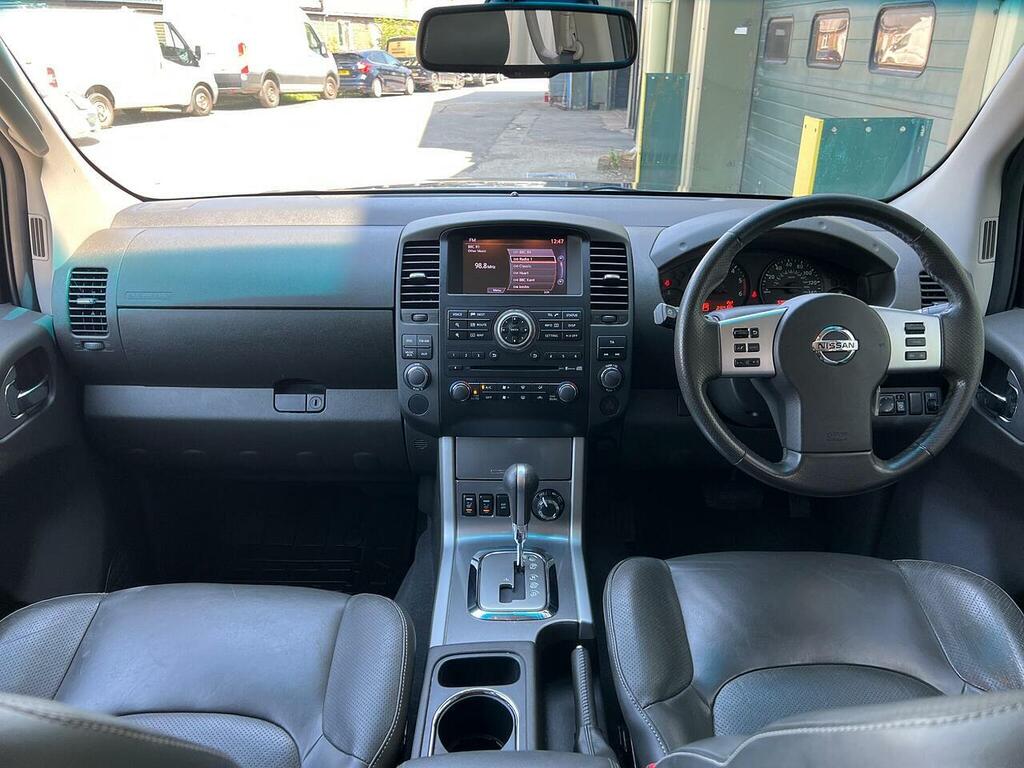 Nissan Navara Tekna Black #15