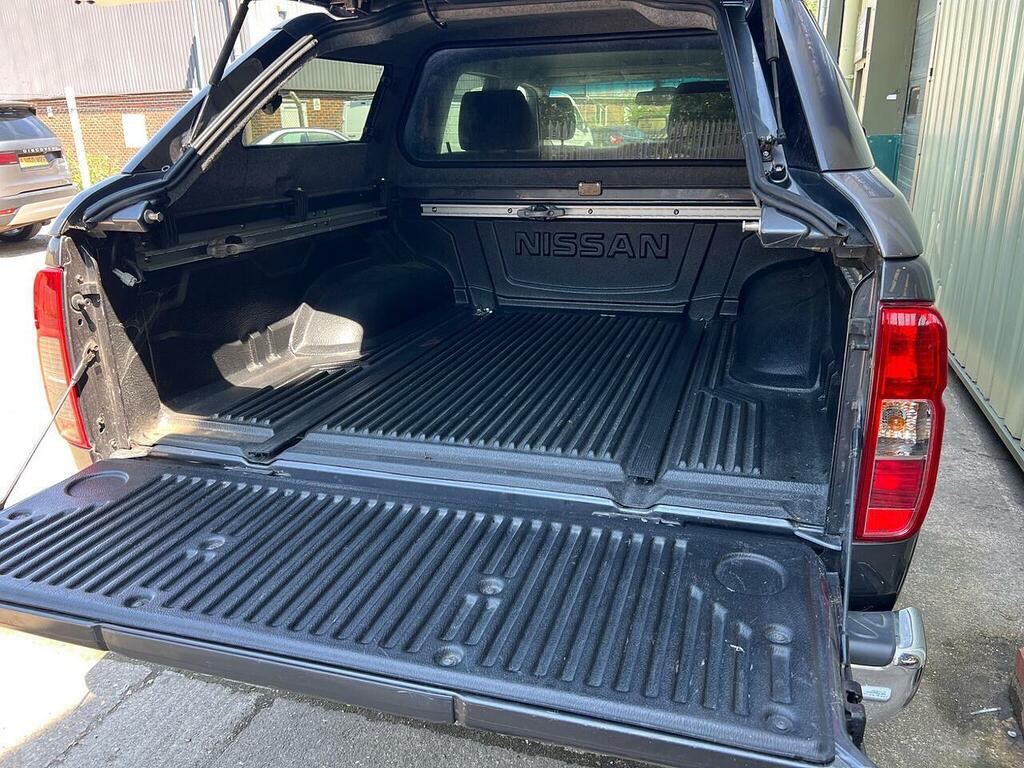 Nissan Navara Tekna Black #23