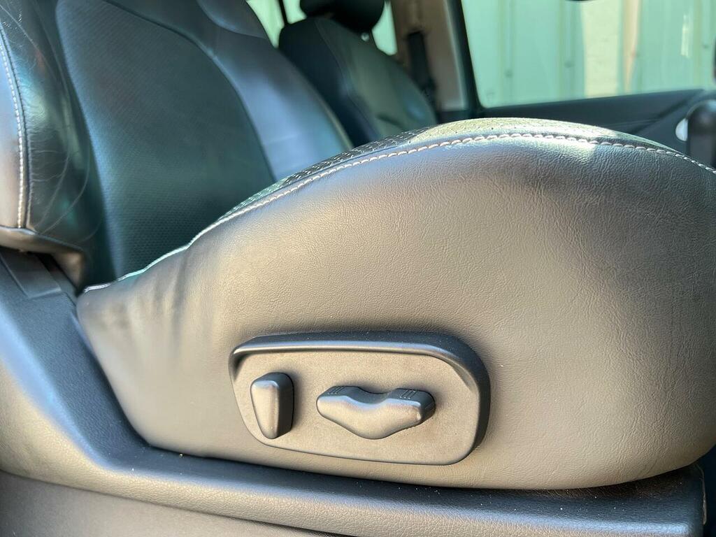 Nissan Navara Tekna Black #26