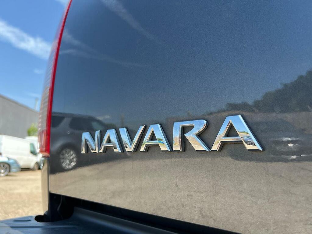 Nissan Navara Tekna Black #28