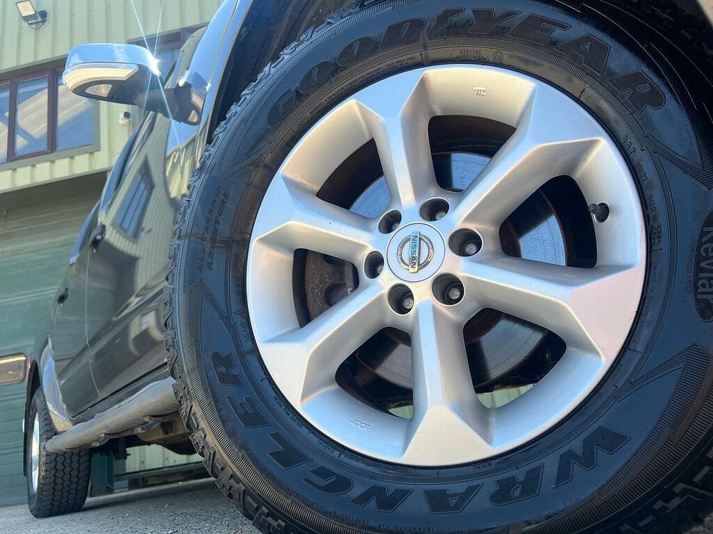 Nissan Navara Tekna Black #14