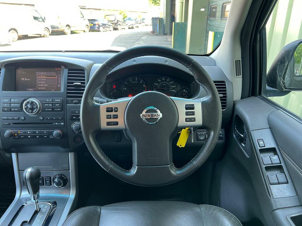 Nissan Navara Tekna Black #21