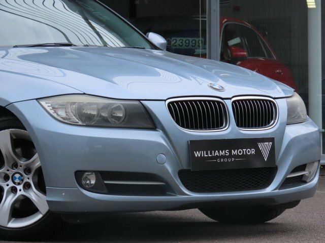 BMW 3 Series 2011 2.0 318D Exclusive Edition Touring LB11AKF Blue #3
