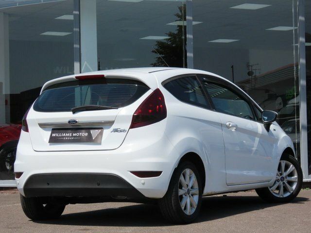 Ford Fiesta 2011 1.25 Zetec Hatchback 129 G White #4