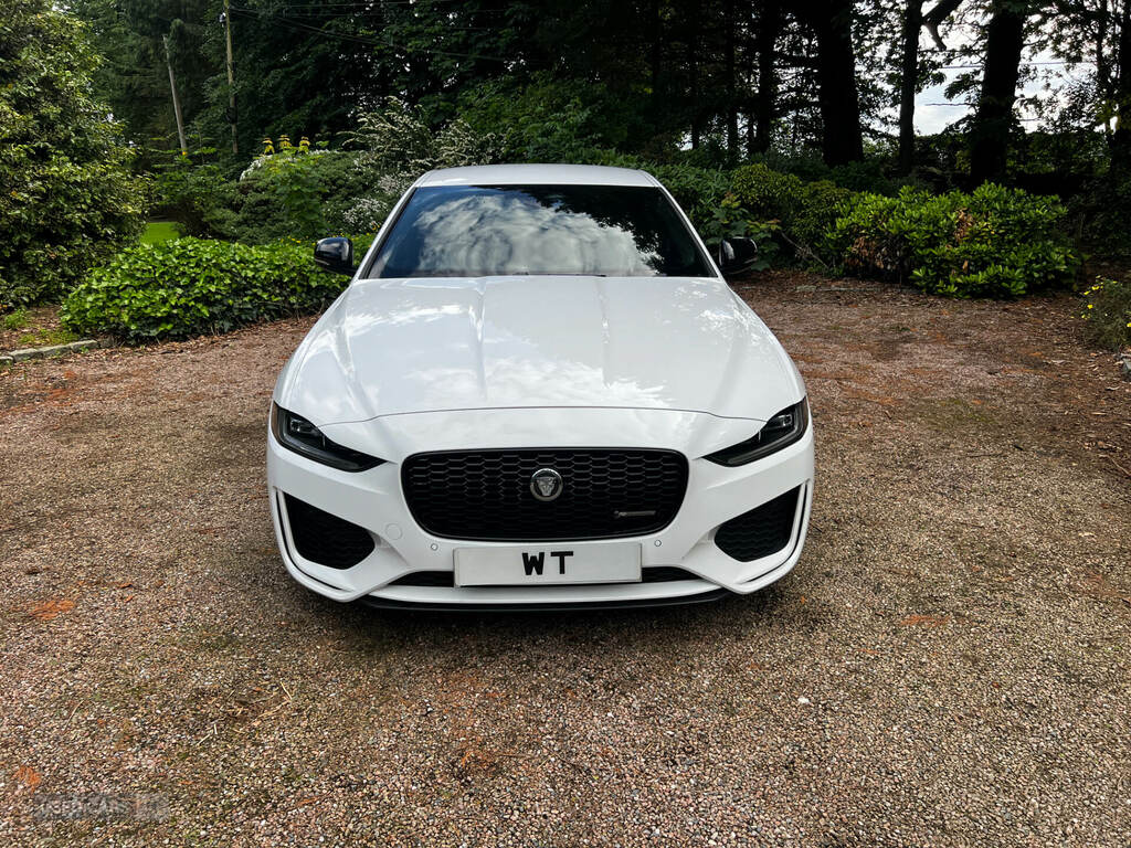 Jaguar XE 2.0 D200 R-dynamic Hse Black CHZ3939 White #2
