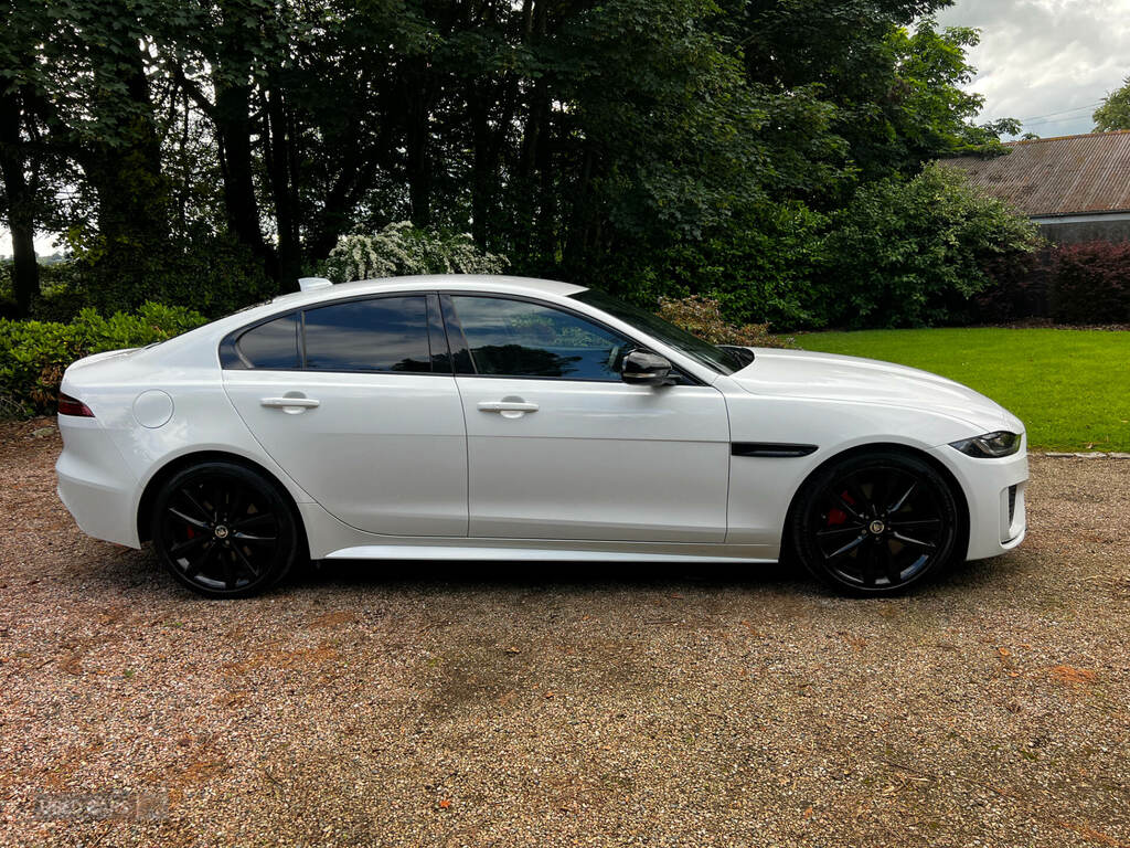 Jaguar XE 2.0 D200 R-dynamic Hse Black CHZ3939 White #3