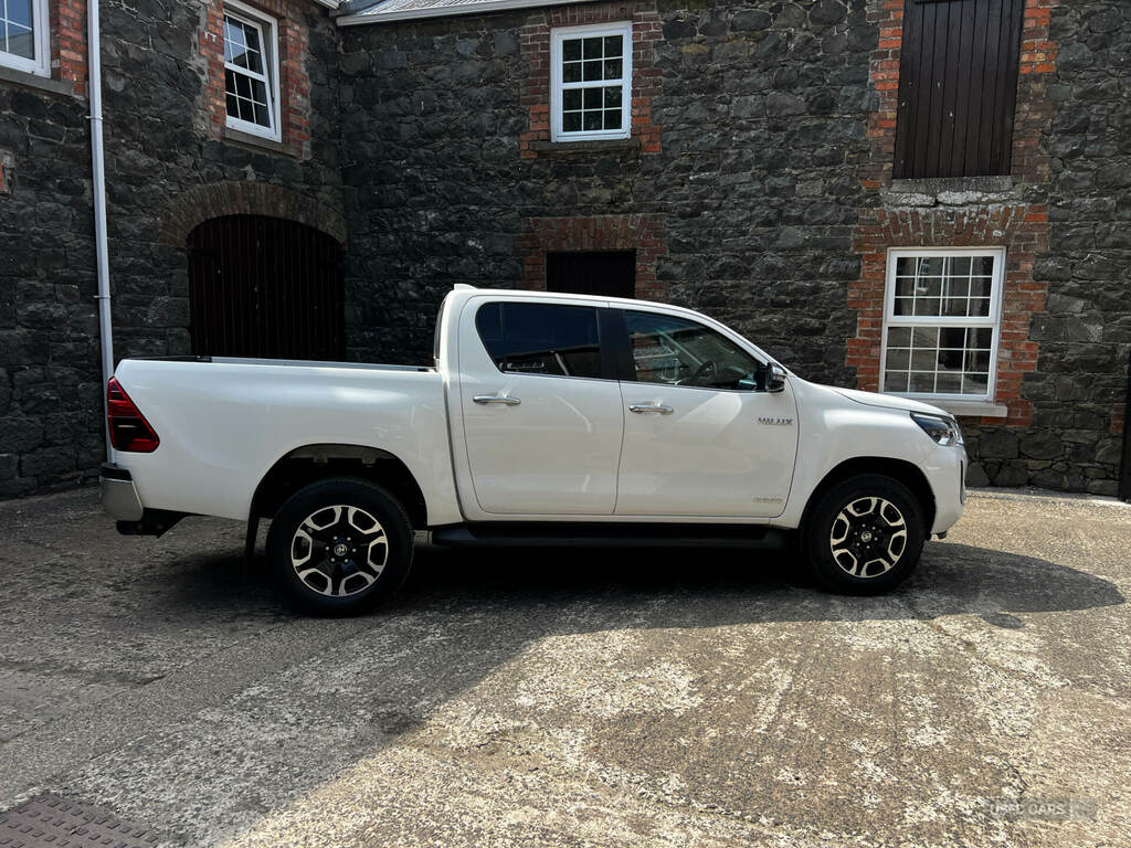 Toyota HILUX Invincible D Cab Pick Up 2.8 D-4d EF72FSZ White #2