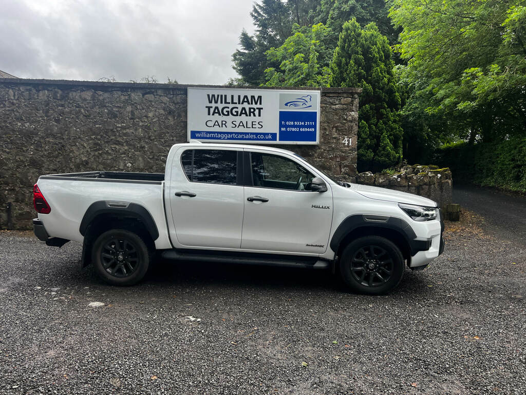 Toyota HILUX Invincible X D Cab Pick Up 2.8 D-4d White