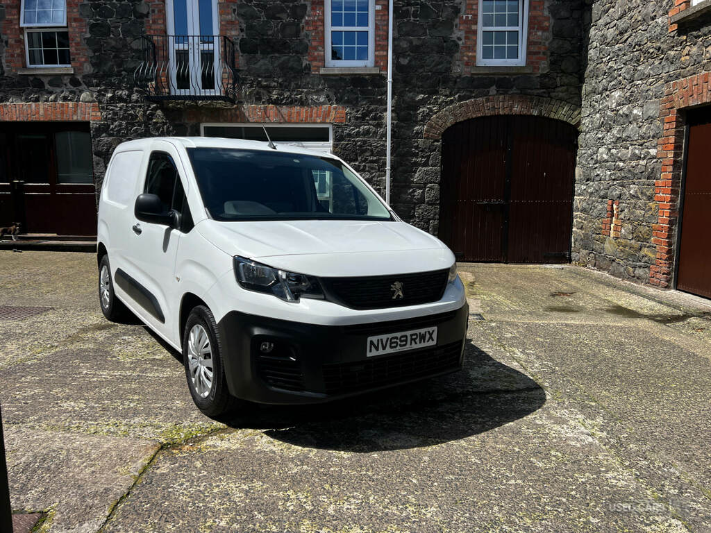 Peugeot Partner 1000 1.5 Bluehdi 100 Professional Van White