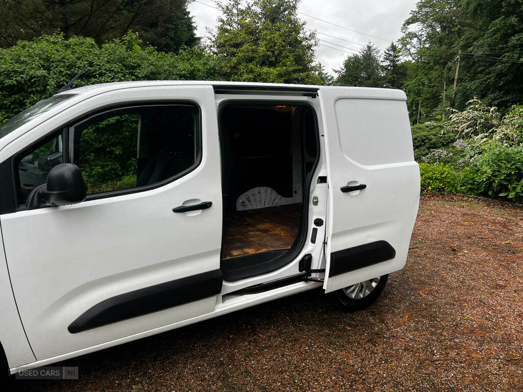 Peugeot Partner Panel Van 1.5 Bluehdi 950 Professional Long Panel White #14