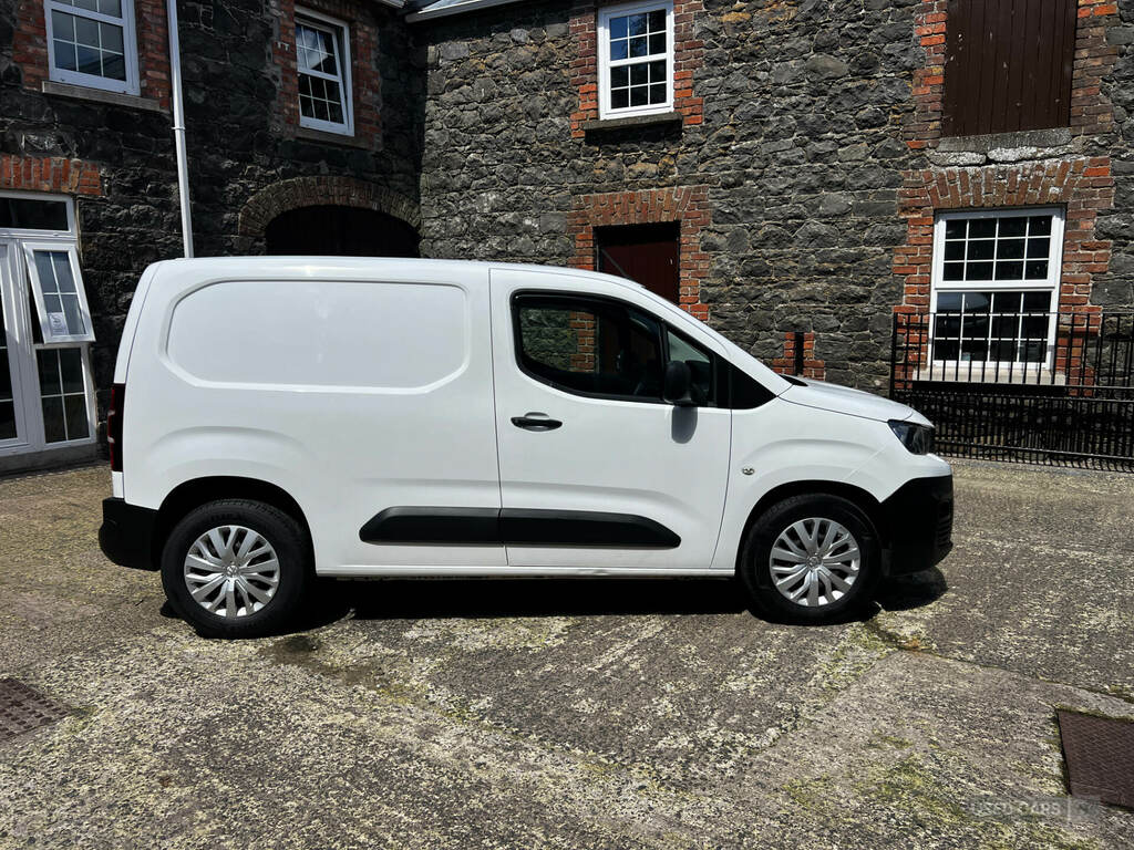 Peugeot Partner 1000 1.5 Bluehdi 100 Professional Van White #2