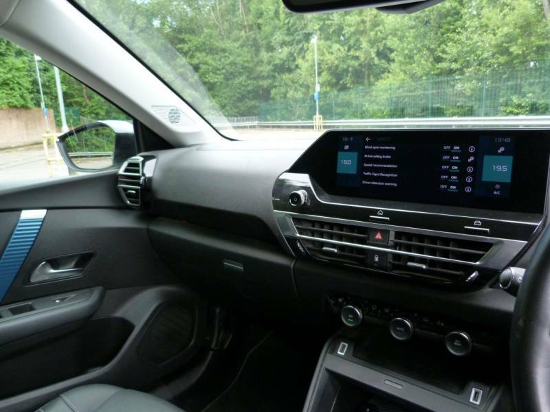 Citroen e-C4 100Kw Shine Plus 50Kwh Black #40