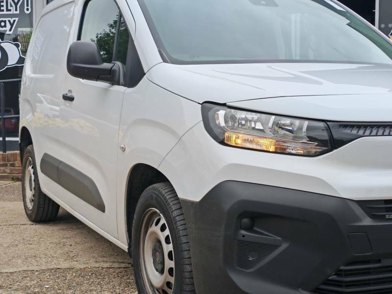 Citroen Berlingo Driver White #23