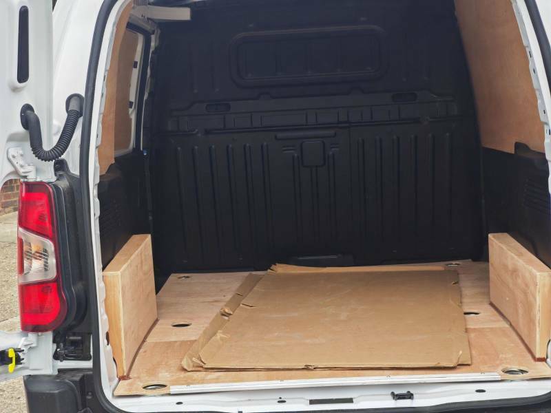 Citroen Berlingo Driver White #20