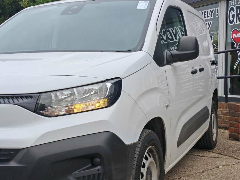 Citroen Berlingo Driver White #22