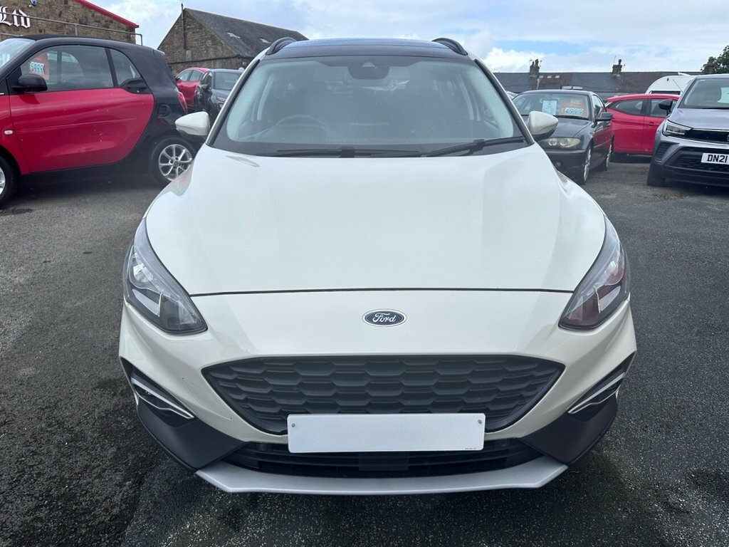 Ford Focus 2L Active X PE69VOY White #2