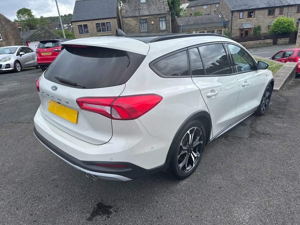 Ford Focus 2L Active X PE69VOY White #5