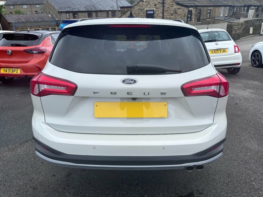 Ford Focus 2L Active X PE69VOY White #6