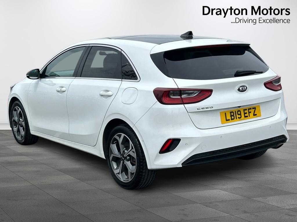 Kia Ceed 1.4 T Gdi First Edition Hatchback Manua LB19EFZ White #6