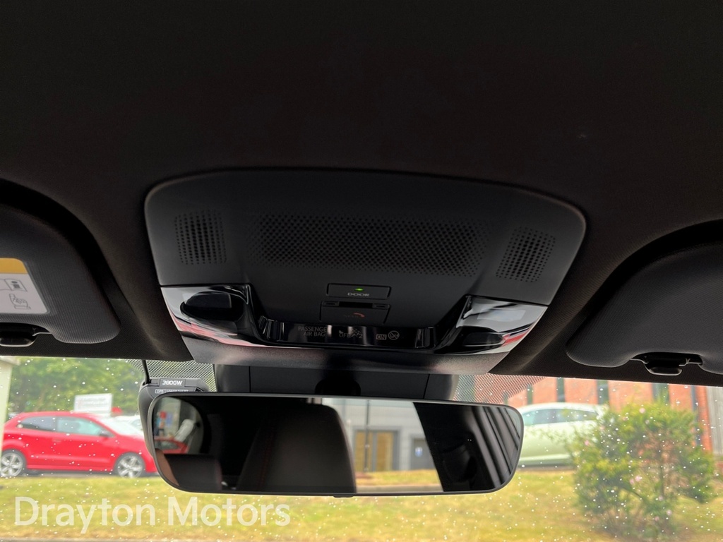 Lexus LBX 1.5 Premium E-cvt Hatchback Black #32