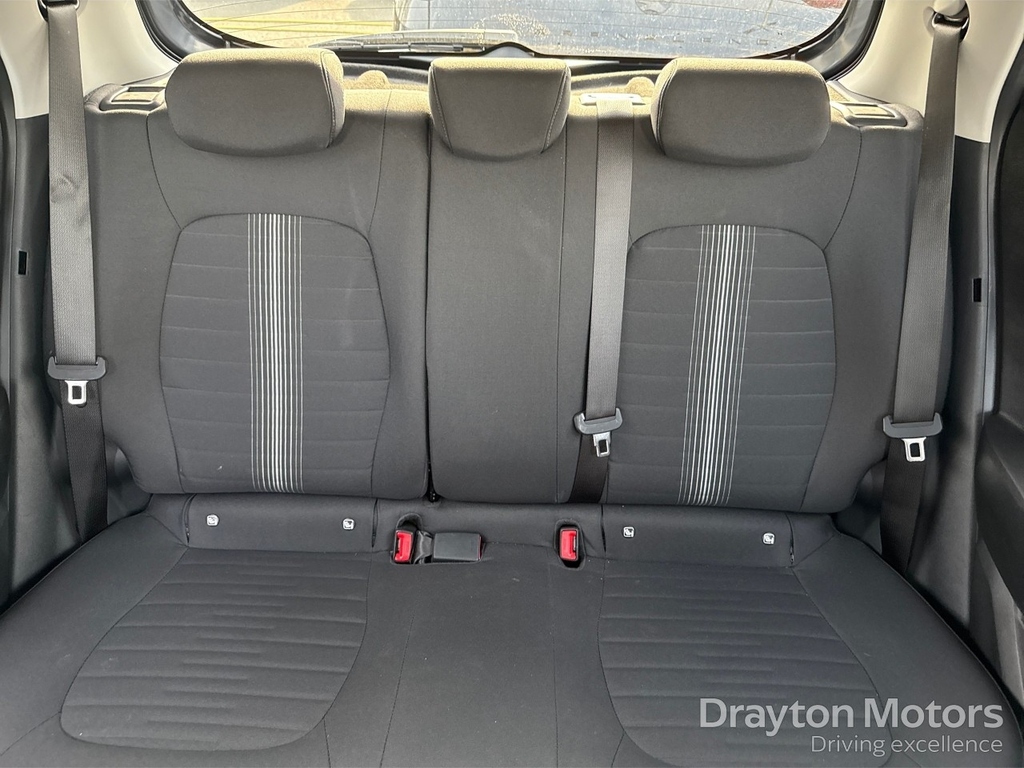 Hyundai I10 Hatchback Green #23
