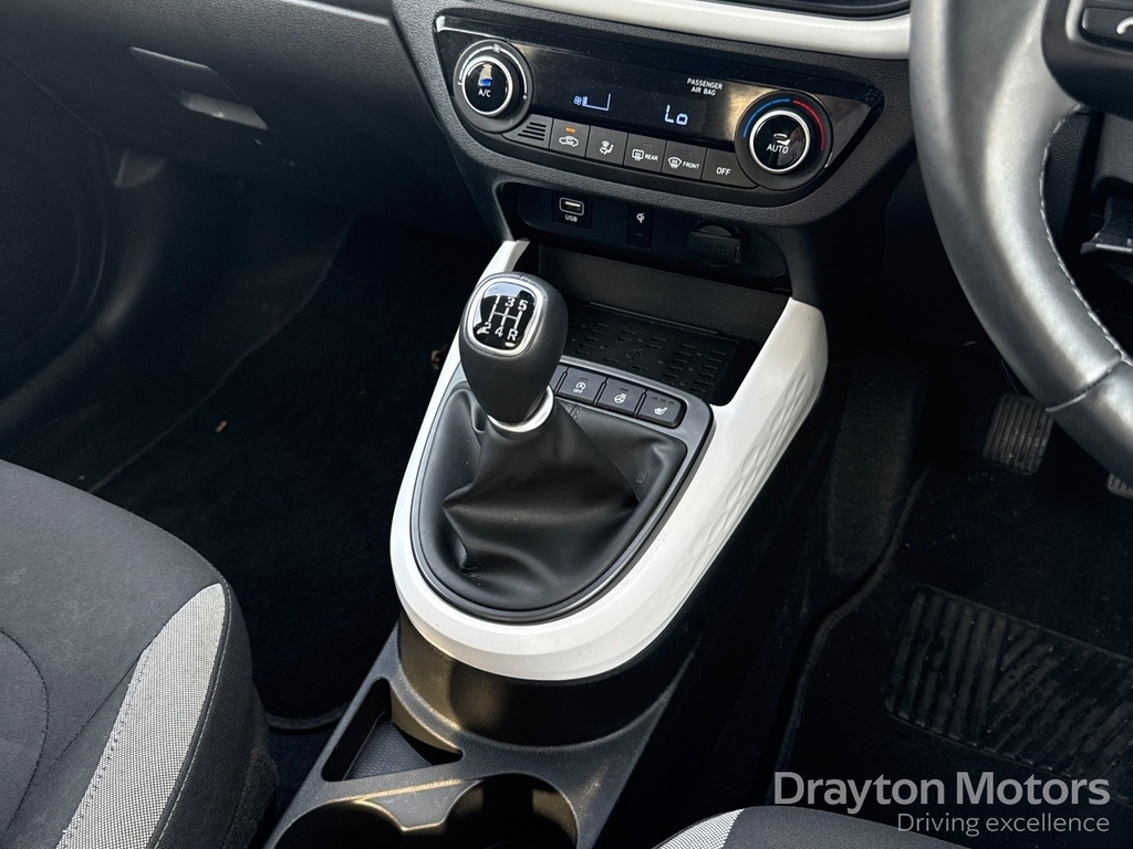 Hyundai I10 Hatchback Green #20