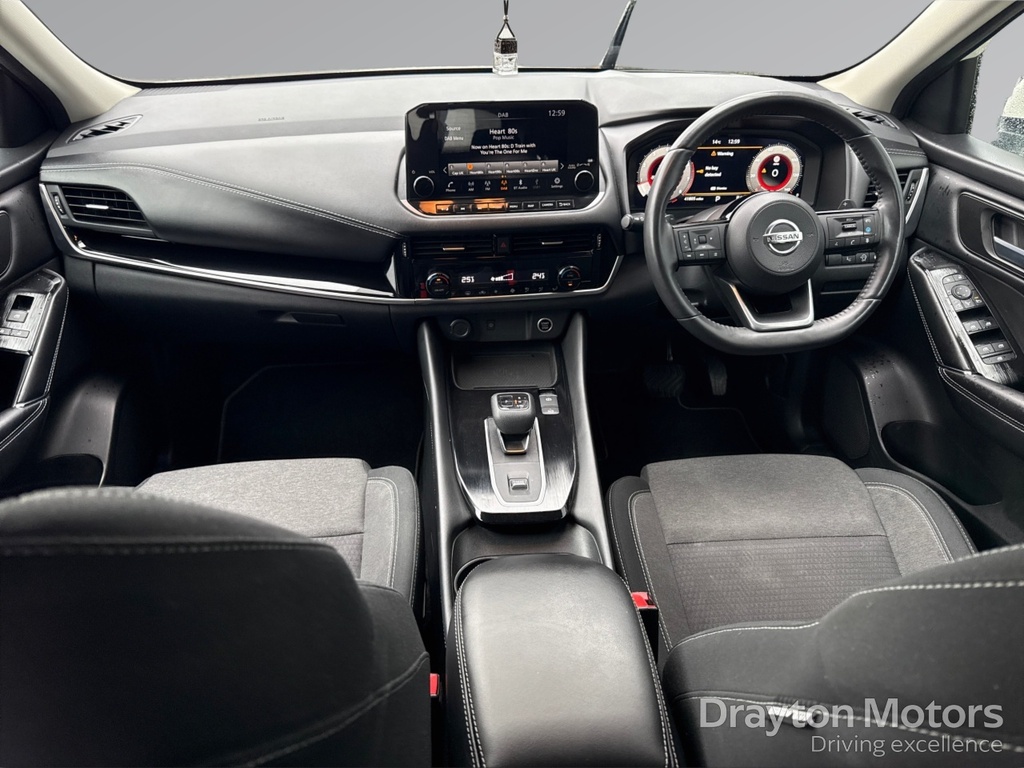 Nissan Qashqai 1.3 Dig-t Mhev Premiere Edition Suv Hyb FY21AFZ White #2