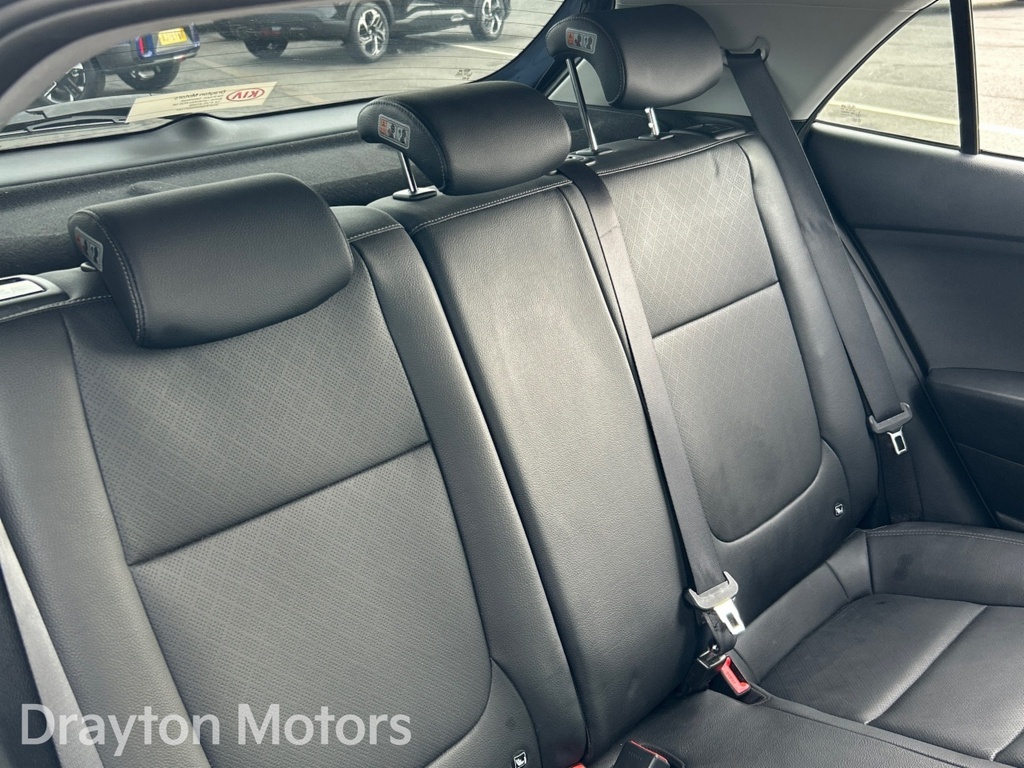 Kia RIO 2 White #31