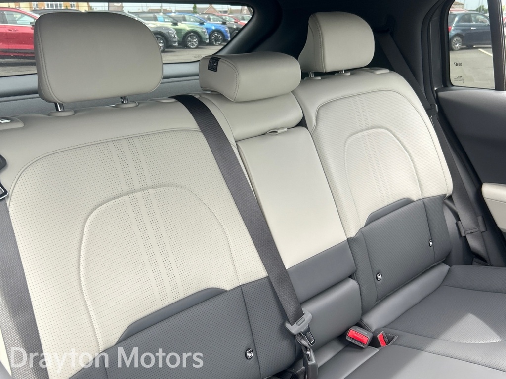 Kia EV3 Gt-line 81.4Kwh 201Bhp Fwd 1-Speed White #32