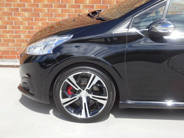 Peugeot 208 1.2 Puretech 82 Black Edition Black #10