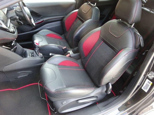 Peugeot 208 1.2 Puretech 82 Black Edition Black #19