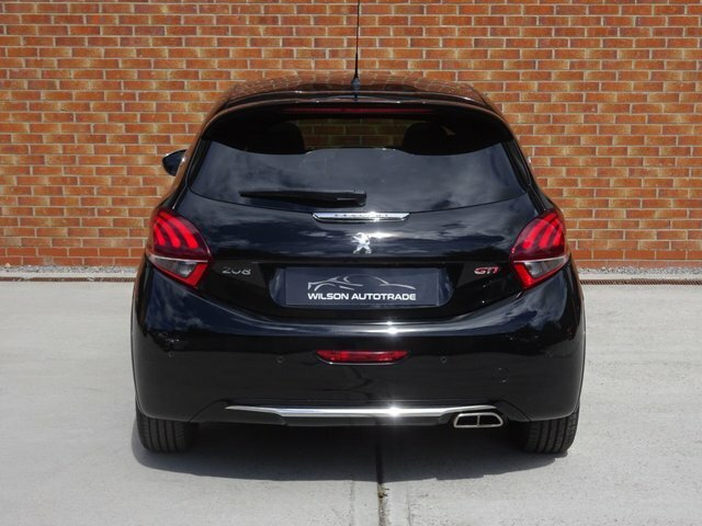 Peugeot 208 1.2 Puretech 82 Black Edition Black #4