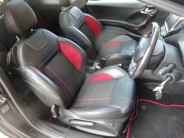 Peugeot 208 1.2 Puretech 82 Black Edition Black #15