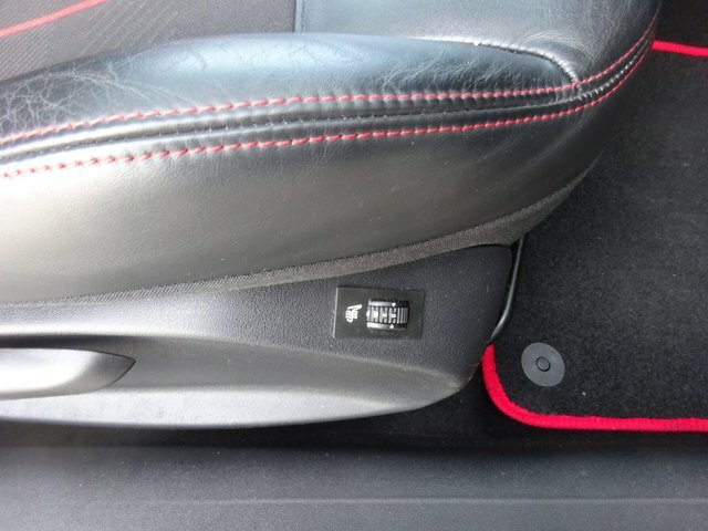Peugeot 208 1.2 Puretech 82 Black Edition Black #27