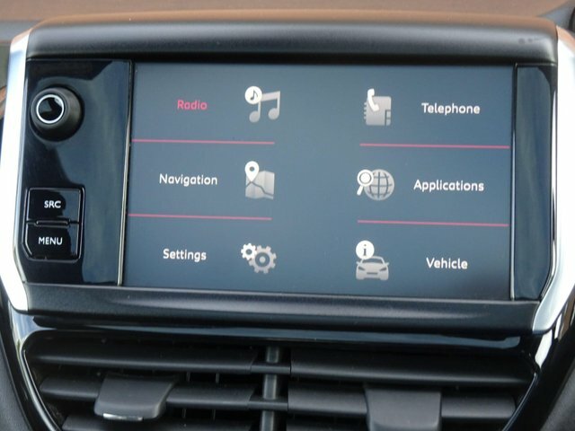 Peugeot 208 1.2 Puretech 82 Black Edition Black #25