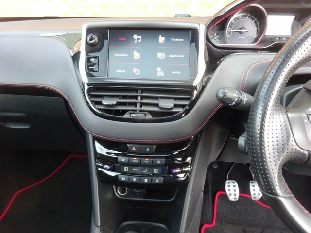 Peugeot 208 1.2 Puretech 82 Black Edition Black #22