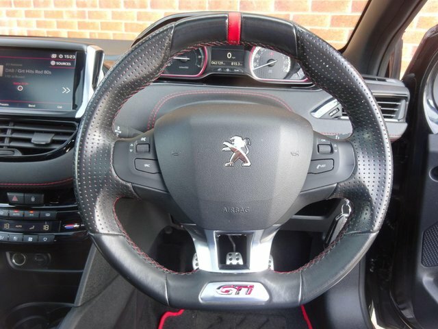 Peugeot 208 1.2 Puretech 82 Black Edition Black #23