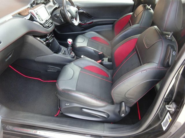Peugeot 208 1.2 Puretech 82 Black Edition Black #18