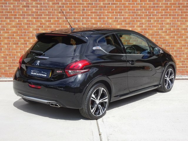 Peugeot 208 1.2 Puretech 82 Black Edition Black #3