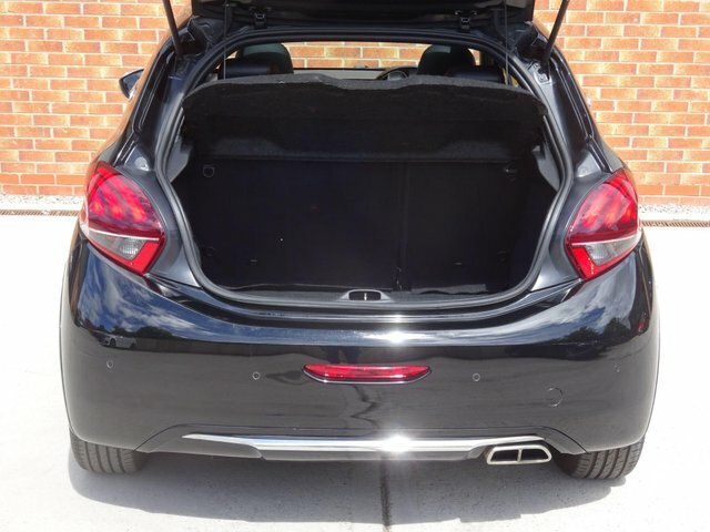 Peugeot 208 1.2 Puretech 82 Black Edition Black #28